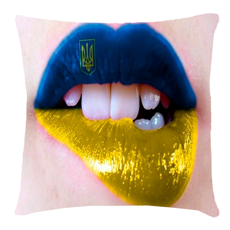 Подушка з принтом 'Поцілунок українки'