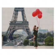 Алмазная картина на подрамнике "Влюбленные в Париже"