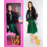 Кукла в зеленой юбке с собачкой