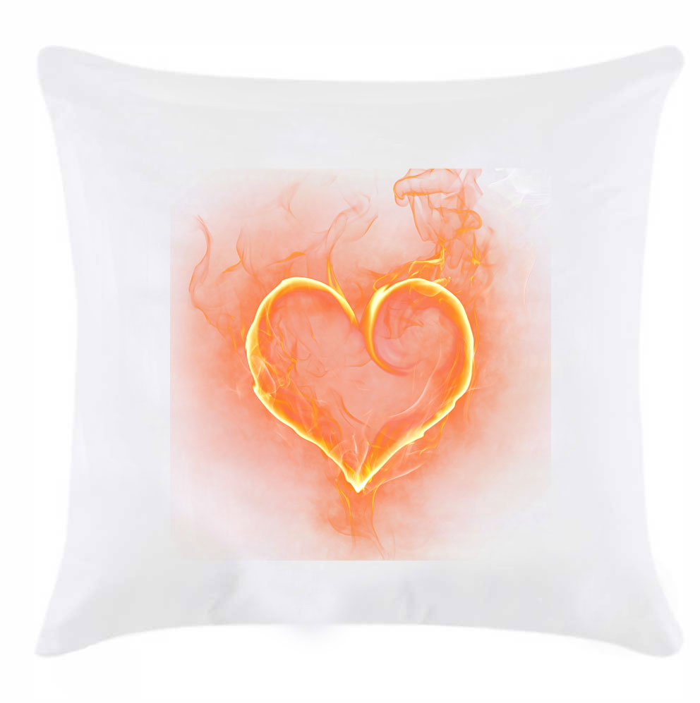Подушка на подарок 'Пылающее сердце любви'