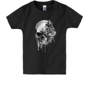 Детская футболка с черно-белым черепом и розой