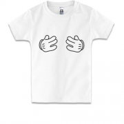 Детская футболка с руками на грудях
