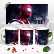 Чашка "Людина Павук" на фоні міста