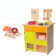 Іграшкова дерев'яна кухня з аксесуарами