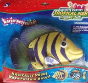 Игрушечная водоплавающая тропическая рыбка