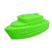 Іграшковий пластиковий корабель
