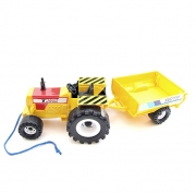 Детский игрушечный трактор с прицепом