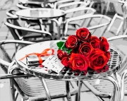 Картина за номерами "Червоні троянди на сірому столі" в коробці