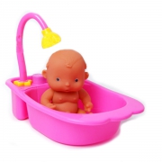 Кукла пупс в ванной под душем