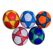 М'ячі для гри в футбол яскраві кольори