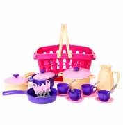 Набор детской игрушечной посуды в корзине
