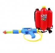 Водяна рушниця з балоном на плечі